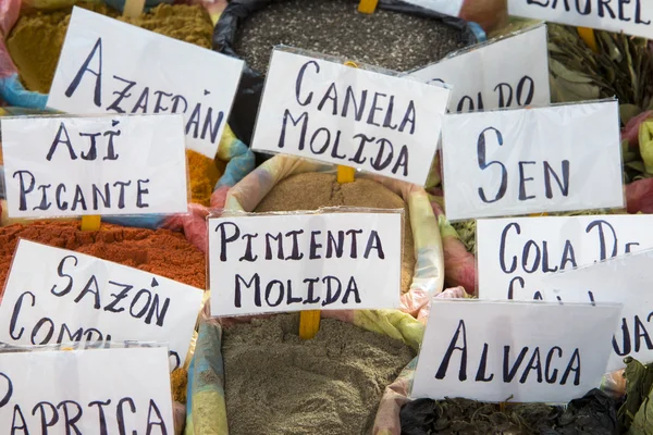 Bags of spices with signs and names of spice in Indian market — Φωτογραφία Αρχείου