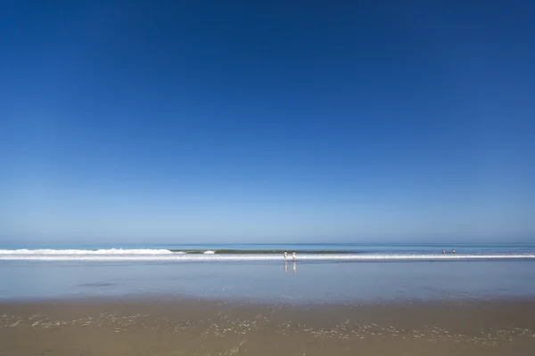 Empty beach in Mancora against a clear blue sky — Stok fotoğraf