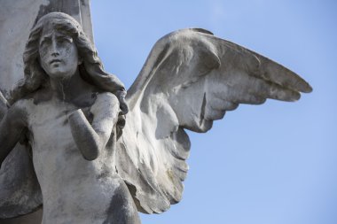 La Recoleta Cemetery mezarda mavi gökyüzü ile detay