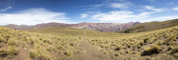 Caminho para Quebrada de Humahuaca, Norte da Argentina — Fotografia de Stock