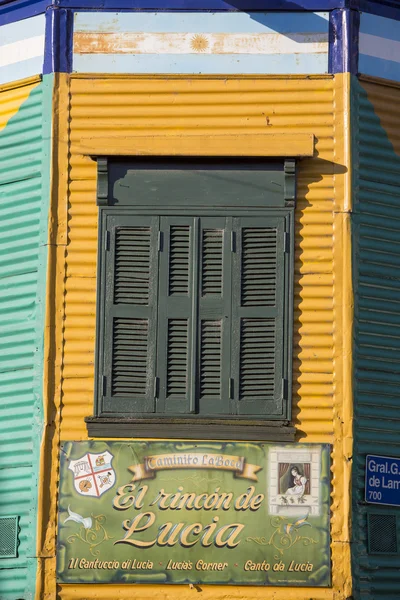 Detalhe da arquitetura colorida em La Bocca — Fotografia de Stock