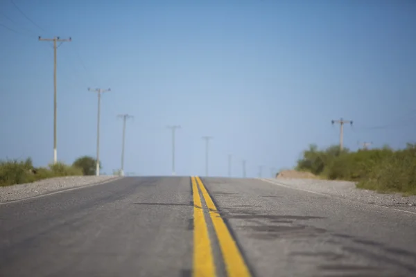 Open highway in South America on a beautiful sunny day — Stock Photo, Image