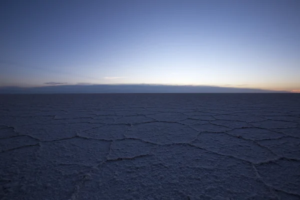 Wschód słońca na Salar Uyuni w godzinach porannych, Boliwia — Zdjęcie stockowe