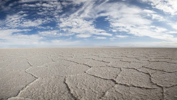 Panorama del Salar de Uyuni con cielo azul, Bolivia —  Fotos de Stock