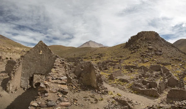 Руїни старовинного села Сан-Антоніо де Lipez в Болівії — стокове фото