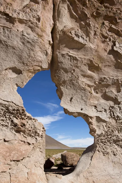 Formaciones rocosas de extraña forma con cielo azul, Bolivia —  Fotos de Stock