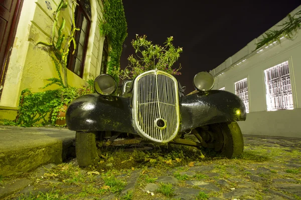 Vintage car in historic Colonia, Uruguay — Stok fotoğraf