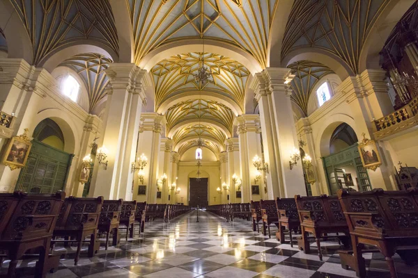 Dentro da catedral na Plaza de Armas em Lima, Peru — Fotografia de Stock