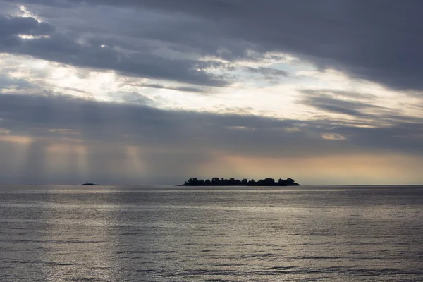 Puesta de sol púrpura en Río de la Plata desde Uruguay —  Fotos de Stock