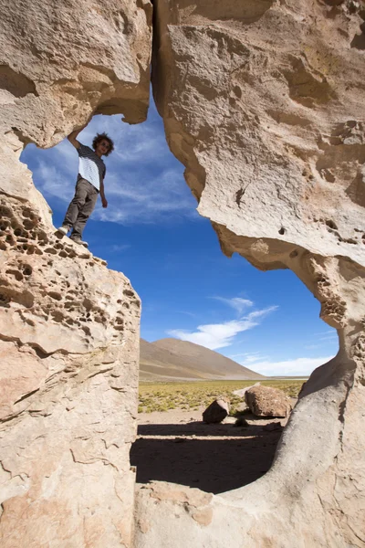 Formaciones rocosas de extraña forma con cielo azul, Bolivia — Foto de Stock