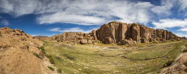 Paysage paradisiaque, lac et étranges formations rocheuses, Bolivie — Photo