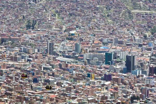 Flygfoto över La Paz i Bolivia med många bostäder och kontor — Stockfoto