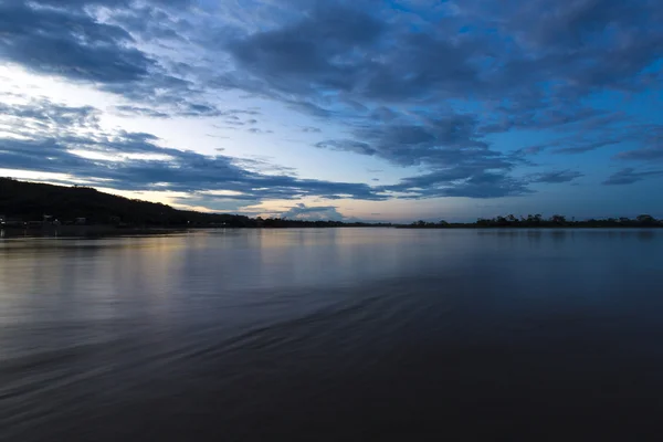 玻利维亚 Rurrenabaque 的 Beni 河上的日落. — 图库照片