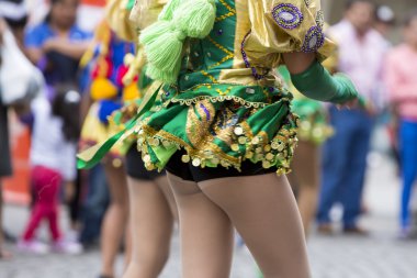 Salta, Arjantin karnaval açılması için performans dansçılar