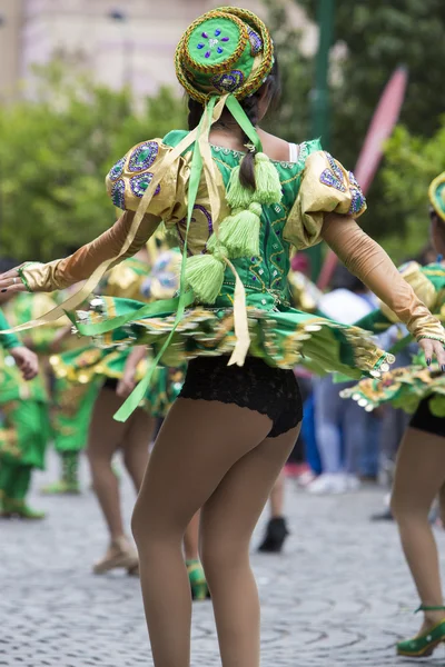 Bailarines actuando para la inauguración del carnaval de Salta, Argentina — Foto de Stock