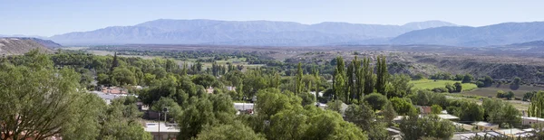 Panorama z vesnice Cachi s horami, Argentina — Stock fotografie