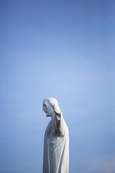 Posąg Cristo del Rey Cali z błękitnego nieba, Kolumbia — Zdjęcie stockowe