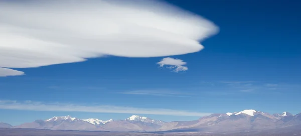 Pampa El Leoncito National Park and clear blue sky, Argentina — Stock fotografie