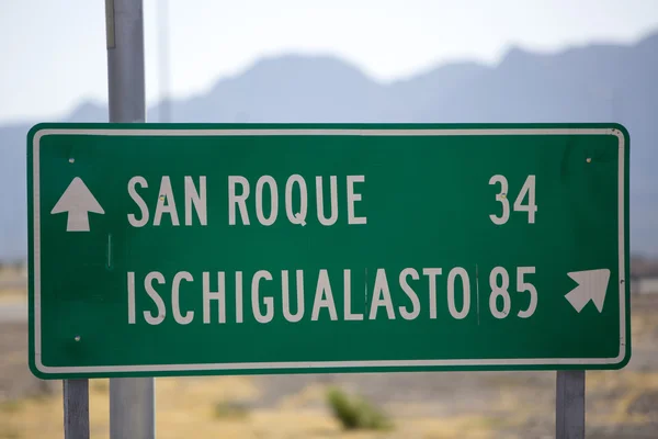 Direction sign post to Ischigualasto and San Roque on Ruta 40. — Stock fotografie