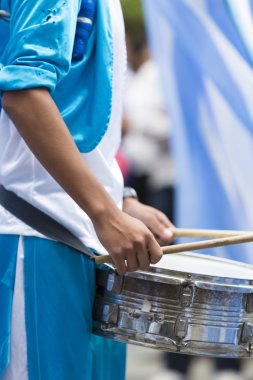 Salta, Arjantin karnaval açılması için performans davulcu