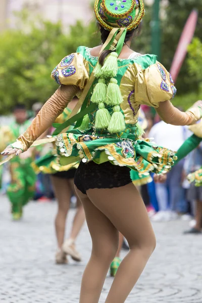 Bailarines actuando para la inauguración del carnaval de Salta, Argentina — Foto de Stock