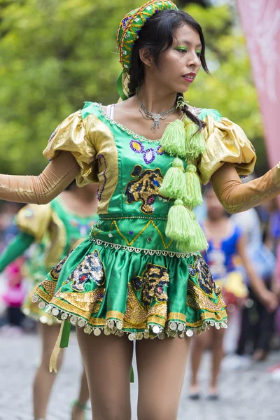 Танцюристи виконують для відкриття карнавалу Сальта, Аргентина — стокове фото
