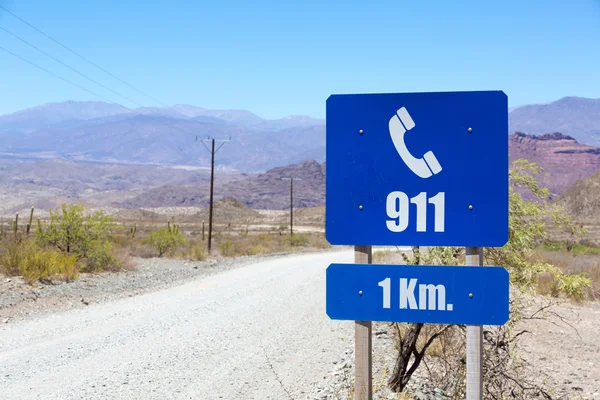 Blue help 911 sign post on Route 40 in Salta Province, Argentina — Zdjęcie stockowe