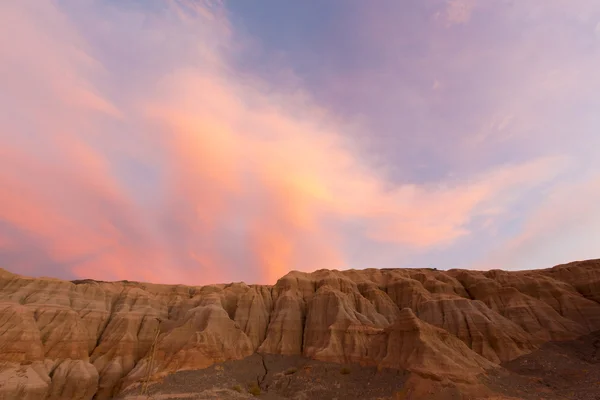 Färgade solnedgång i Rodeo och geologiska klippformation, Argentina — Stockfoto