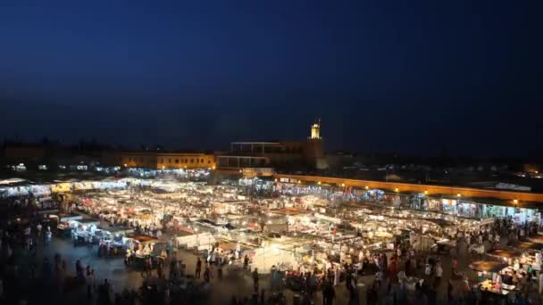 Plaza Jemaa el-Fnaa por la noche y plaza del mercado en Marrakech — Vídeos de Stock