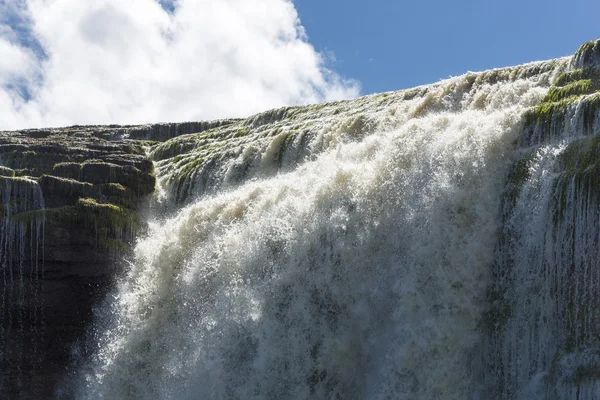 ラグーン、ベネズエラのカナイマに滝 — ストック写真