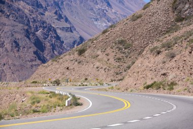 Ünlü yolu Ruta 7 ve And Dağları