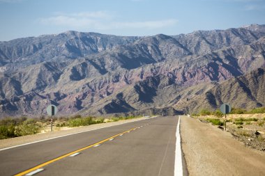 Dağlar ve düz yol 40 Arjantin