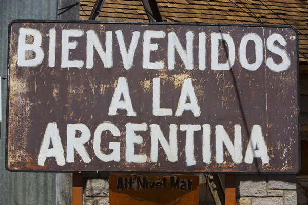 Ржавый знак приветствия в Аргентине на испанском языке — стоковое фото