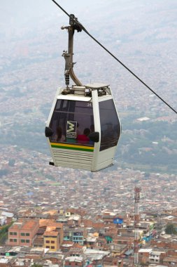 Metro kablo ve Medellin Kolombiya cityscape