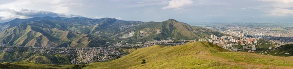 Gün ışığından yararlanma panorama cityscape Cali, Kolombiya