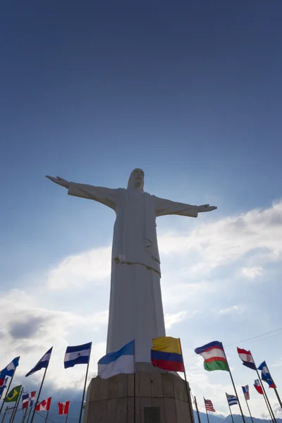 Cristo del Rey statue of Cali with world flags and blue sky, Col — Stock Photo, Image