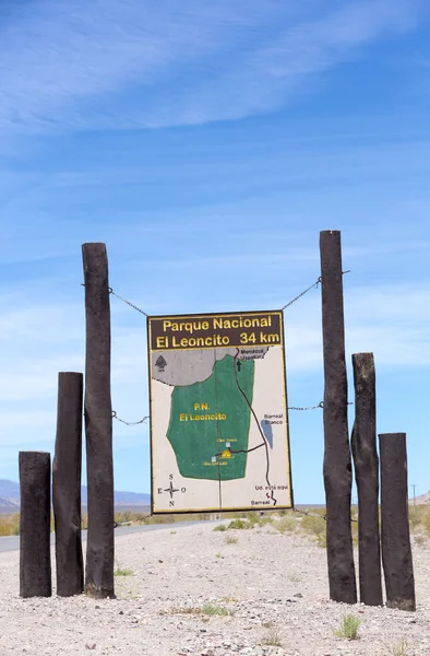 Señal de bienvenida de madera en El Leoncito, Argentina — Foto de Stock