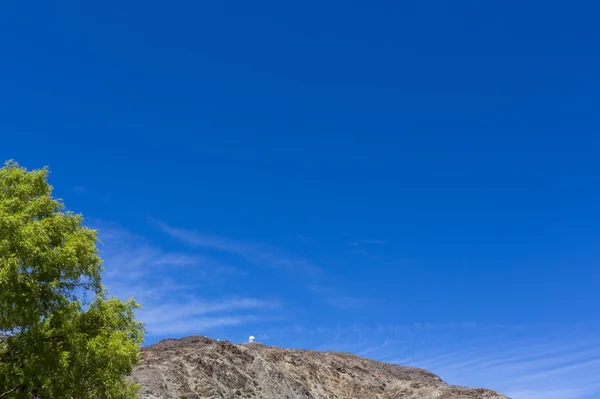 Parque Nacional Pampa El Leoncito con observatorio del cielo en la montaña —  Fotos de Stock