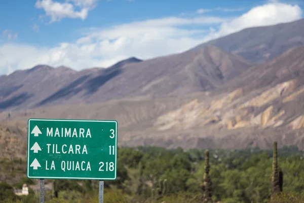 Directional Vägmärke till Tilcara och La Quiaca på ruta 40, Monique — Stockfoto