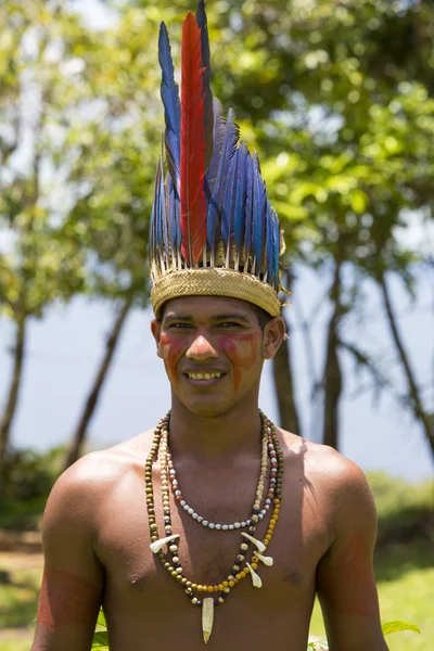 브라질, 아마존 부족에서 잘생긴 브라질 인도 사람 — 스톡 사진