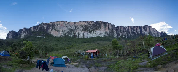 Campeggio sulla strada per Roraima tepui, Gran Sabana, Venezuela — Foto Stock