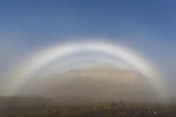 Surrealistische weergave op de top van Mount Roraima met regenboog — Stockfoto