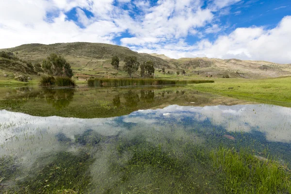 Conococha göl su Yansımalar, Peru Huaraz — Stok fotoğraf