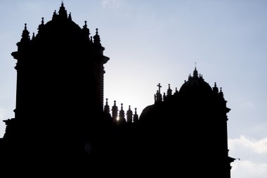 Silhouette İkiz Kuleler ve kubbe tarihi Iglesia, Cusc