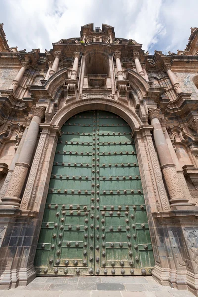 Dörrarna till den historiska Iglesia de la Compania, Cusco. Peru — Stockfoto