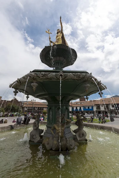 Rey Inca Pachacutec en Fuente en la Plaza de Armas, Cusco —  Fotos de Stock