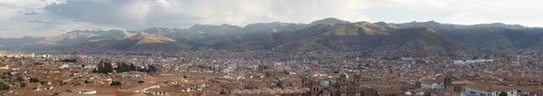 Veduta aerea della città di Cusco con montagne andine a Cusco, Perù — Foto Stock