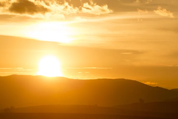 Pôr do sol nas montanhas andinas em Cusco, Peru — Fotografia de Stock