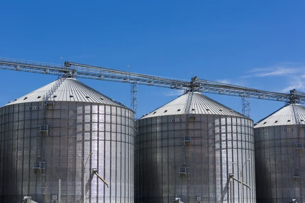 Group of grain silos in Uruguay with blue sky — 图库照片