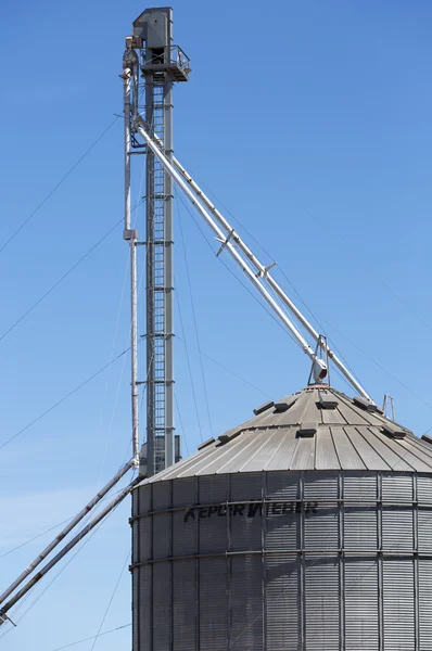 Group of grain silos in Uruguay with blue sky — 图库照片